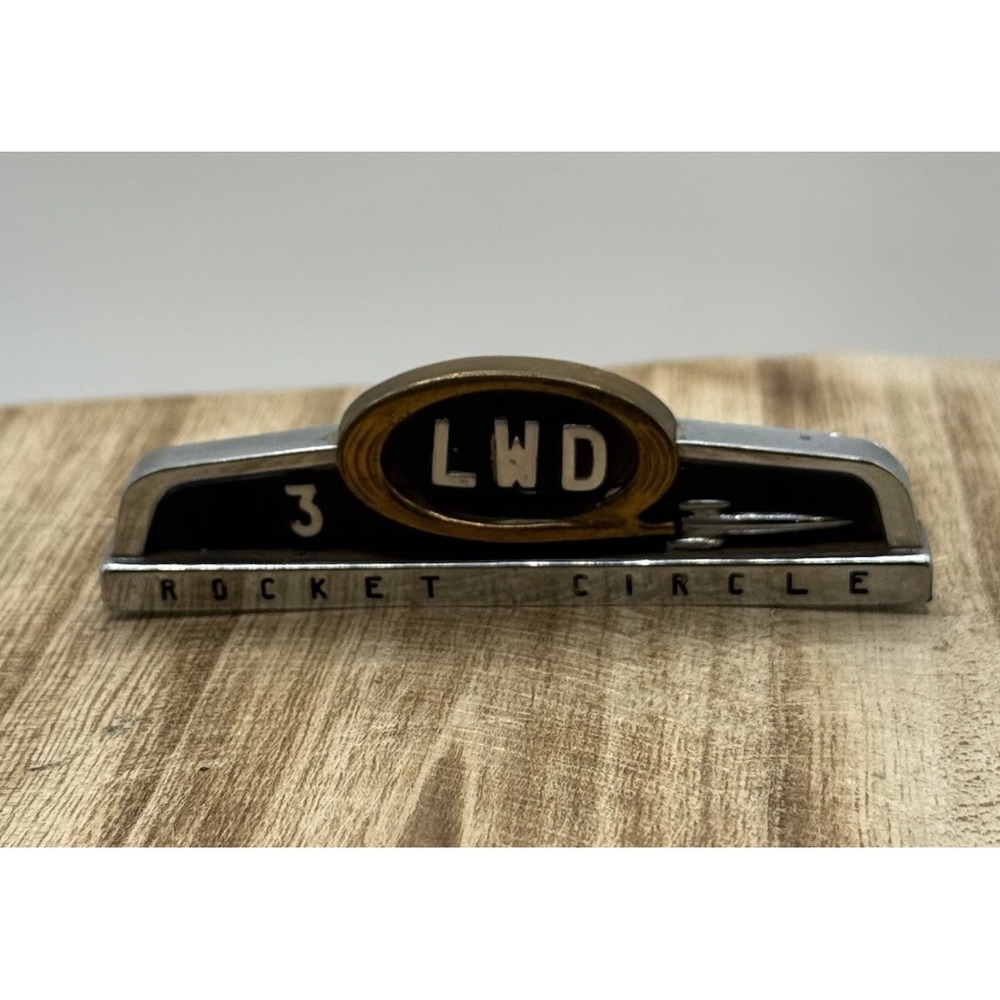 Vintage Oldsmobile Rocket Circle Dash‎ Emblem GM Hot Rod LWD